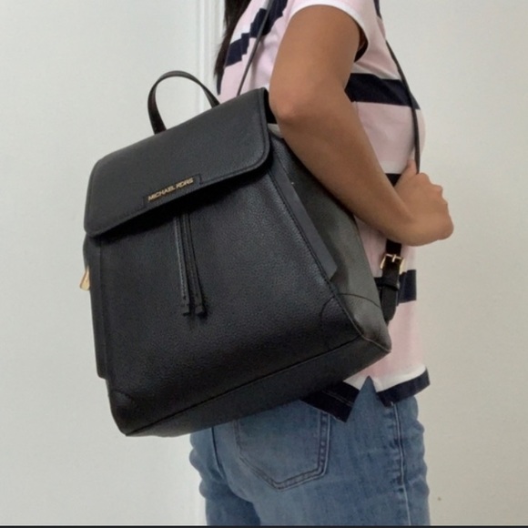 RARE Like new Michael Kors Ginger Drawstring Backpack Black - Picture 2 of 15